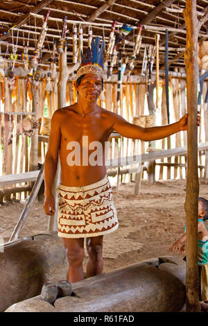 Bauern in der Maloca Bora von Iquitos in Peru Stockfoto