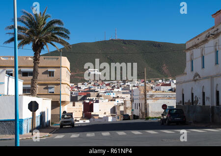 Innenstadt Blick auf einem kleinen Berg in Sidi Ifni, Marokko Stockfoto