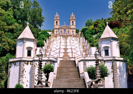 Außentreppe der Wallfahrtskirche Bom Jesus do Monte in Braga Stockfoto