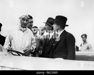 Kaye Don (links) und Louis Coatalen in Daytona während Weltrekordversuch 1930 Stockfoto