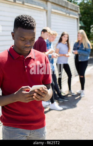 Teenager werden per Sms Gemobbt Stockfoto