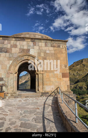 Ruinen der Glockenturm in alten Höhle Kloster Vardzia, Georgien Stockfoto