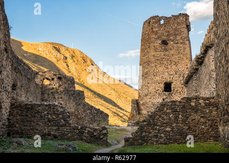 Die Ruinen der Festung Khertvisi. Osten Turm der Zitadelle. Georgien Stockfoto