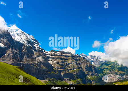 Herrliche Aussicht auf das Berner Oberland Trio Stockfoto