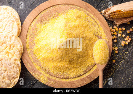 Puffed Knäckebrot und Maismehl Stockfoto