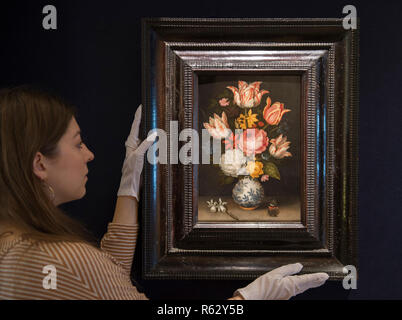 Bonhams, New Bond Street, London, UK. Vom 3. Dezember 2018. Bonhams Alte Meister Vorschau, Bild: Noch immer leben einer Porzellanvase mit einem floralen Bouquet von Ambrosius Bosschaert dem Älteren (1573-1621). Es wurde 1609/10 von der führende Spezialist im Niederländischen und Flämischen des 17. Jahrhunderts datiert worden Still life Malerei, Dr. Fred Meijer. Es war Dr. Meijer, 2001, zuerst die Malerei als die Arbeit der Bosschaert dem Älteren identifiziert. Schätzung: £ 400,000-600,000. Der Verkauf findet statt am 5. Dezember 2018. Credit: Malcolm Park/Alamy Leben Nachrichten. Stockfoto