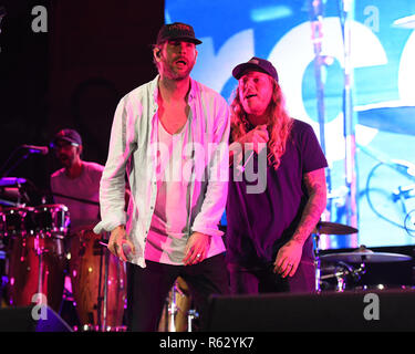 FORT LAUDERDALE FL - Dezember 01: Jared 'Dirty J' Watson und Dustin 'DB uddy' Bushnell der schmutzigen Köpfe durchführen, während das Riptide Music Festival am Fort Lauderdale Beach am 1. Dezember 2018 in Fort Lauderdale, Florida. Credit: MPI04/MediaPunch Stockfoto