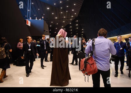 Katowice, Polen. 3 Dez, 2018. Die Teilnehmer werden gesehen außerhalb der Konferenzräume während der COP 24 UN-Klimakonferenz 2018. Credit: Omar Marques/SOPA Images/ZUMA Draht/Alamy leben Nachrichten Stockfoto