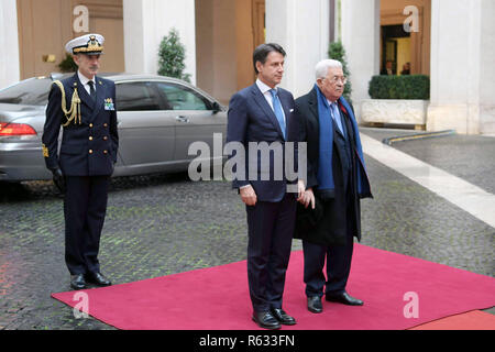 Rom, Rom, Italien. 3 Dez, 2018. Der palästinensische Präsident Mahmoud Abbas trifft sich mit dem italienischen Ministerpräsidenten Giuseppe Conte, in Rom, Italien, am Dezember 3, 2018 Quelle: thaer Ganaim/APA-Images/ZUMA Draht/Alamy leben Nachrichten Stockfoto