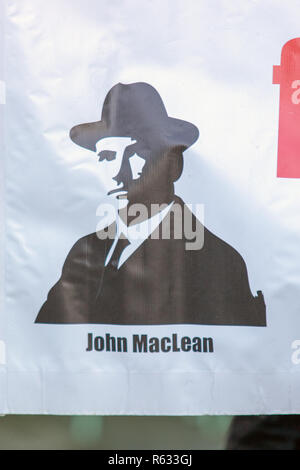 Glasgow, Schottland, Großbritannien. 3. Dezember, 2018. Eine Prozession hat Platz im Stadtzentrum von Glasgow, den 100. Jahrestag der anti-revolutionären sozialistischen, John maclean zu gedenken, der Rückkehr in Glasgow, nachdem er verhaftet worden war. Zu Fuß von der Bahnstation Cowcaddens zu Calton, über Buchanan Street, die Demonstranten genau verfolgt die Route der 3. Dezember 1918, bei der über 100.000 Menschen am Ufer des Flusses Clyde für Macleans wieder abgestiegen. Iain McGuinness/Alamy leben Nachrichten Stockfoto