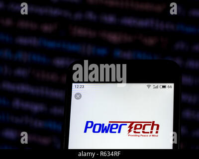 Kiew, Ukraine. 3 Dez, 2018. Powertech Technologie Firmenlogo auf dem Smartphone angezeigt. Quelle: Igor Golovniov/SOPA Images/ZUMA Draht/Alamy leben Nachrichten Stockfoto