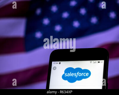 Kiew, Ukraine. 3 Dez, 2018. Salesforce.com Software Firmenlogo auf dem Smartphone angezeigt. Quelle: Igor Golovniov/SOPA Images/ZUMA Draht/Alamy leben Nachrichten Stockfoto