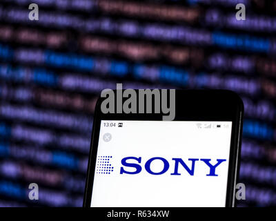 Kiew, Ukraine. 3 Dez, 2018. Sony Corporation Logo auf dem Smartphone angezeigt. Quelle: Igor Golovniov/SOPA Images/ZUMA Draht/Alamy leben Nachrichten Stockfoto
