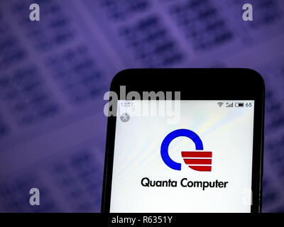 Kiew, Ukraine. 3 Dez, 2018. Quanta Computer Manufacturing Company Logo auf dem Smartphone angezeigt. Quelle: Igor Golovniov/SOPA Images/ZUMA Draht/Alamy leben Nachrichten Stockfoto
