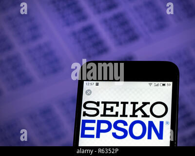 Kiew, Ukraine. 3 Dez, 2018. Die Seiko Epson Corporation Logo auf dem Smartphone angezeigt. Quelle: Igor Golovniov/SOPA Images/ZUMA Draht/Alamy leben Nachrichten Stockfoto