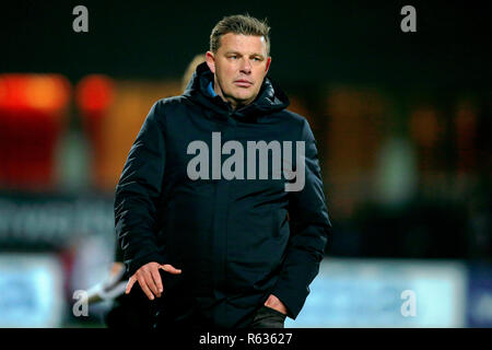 EINDHOVEN, Jan Louwers Stadion, 03-12-2018 Fußball, Niederländische Keuken Kampioen Divisie, Saison 2018-2019, Jong PSV-Go Ahead Eagles. Go Ahead Eagles Trainer Trainer John stegeman niedergeschlagen nach dem Spiel Jong PSV-Go Ahead Eagles. Stockfoto