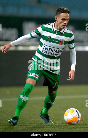 EINDHOVEN, Jan Louwers Stadion, 03-12-2018 Fußball, Niederländische Keuken Kampioen Divisie, Saison 2018-2019, Jong PSV-Go Ahead Eagles. Go Ahead Eagles player Jaroslav Navratil auf den Ball während des Spiels Jong PSV-Go Ahead Eagles. Stockfoto