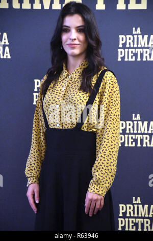 Rom, Italien. 3. Dezember 2018. Hotel Parco dei Principi - Präsentation Film "LA PRIMA PIETRA" Caterina Bertone in der Rolle des segretaria Credit: Giuseppe Andidero/Alamy leben Nachrichten Stockfoto