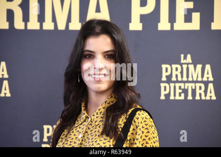 Rom, Italien. 3. Dezember 2018. Hotel Parco dei Principi - Präsentation Film "LA PRIMA PIETRA" Caterina Bertone in der Rolle des segretaria Credit: Giuseppe Andidero/Alamy leben Nachrichten Stockfoto