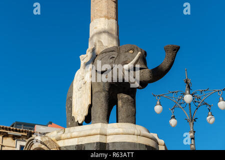 Stein Elefant Abbildung Teil des Elefanten Brunnen (Fontana dell'Elefante) am Cathedral Square. Catania, Sizilien, Italien Stockfoto