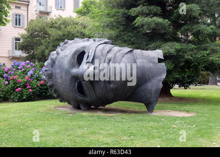 Berühmte Denkmal geformten Kopf namens 'Eros mit verbundenen Augen "Künstler Igor Mitoraj in Lugano, Schweiz Stockfoto