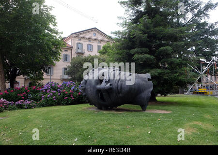 Berühmte Denkmal geformten Kopf namens 'Eros mit verbundenen Augen "Künstler Igor Mitoraj in Lugano, Schweiz Stockfoto