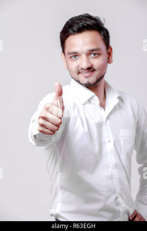 Junge Inder thump angezeigt Stockfoto