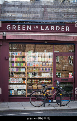 Grüne Speisekammer shop auf Green Lanes, Stoke Newington, Hackney, London, UK, England Stockfoto