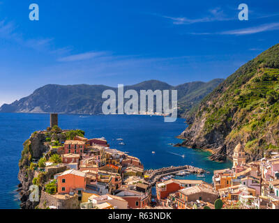 Bunte Häuser an der Küste, Weltkulturerbe der UNESCO, Vernazza, Cinque Terre, Ligurien, Italien, Europa
