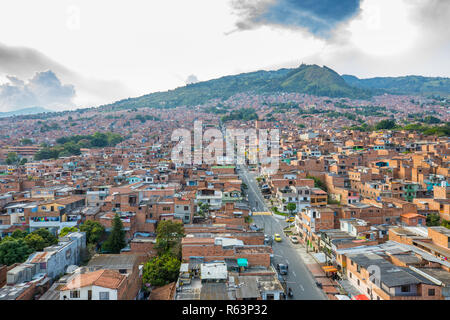 Januar 2018 in Medellin Castilla ist eine der Vorstädte von Medellin, geschätzt von Touristen, weil es voller Leben auch bei Sonnenuntergang ist Stockfoto