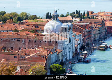 Luftaufnahme auf der Insel Giudecca mit Le Zitelle Kirche, Venedig, Italien Stockfoto