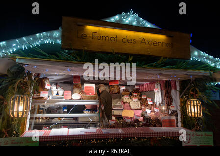 Wurst in Weihnachtsmarkt Abschaltdruck Stockfoto