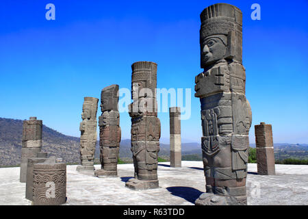 Berühmte Toltec Atlantes - Spalten an der Spitze Pyramide des Quetzalcoatl, Tula de Allende, Bundesstaat Hidalgo, Mexiko. UNESCO-Weltkulturerbe Stockfoto