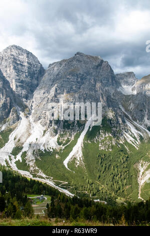 Alpine Landschaft fotografiert im Skigebiet Schlick 2000, Stubaital, Tirol, Österreich im September Stockfoto