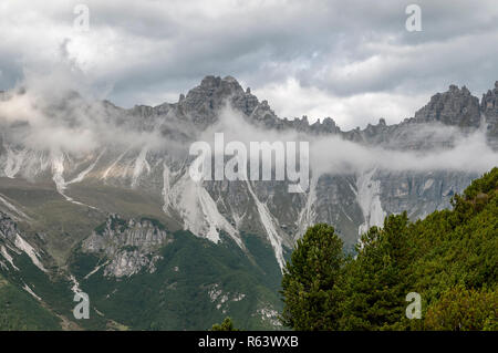 Alpine Landschaft fotografiert im Skigebiet Schlick 2000, Stubaital, Tirol, Österreich im September Stockfoto