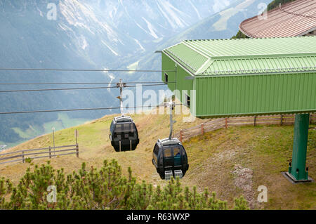 Alpine Landschaft fotografiert im Skigebiet Schlick 2000, Stubaital, Tirol, Österreich im September Stockfoto