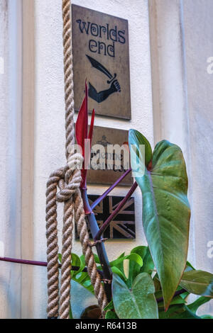 Berlin Mitte Mulackstraße 26. Welt Ende - britische Designerin Vivienne Westwood fashion shop. Outlet für Kleidung & Accessoires. Typenschild Stockfoto