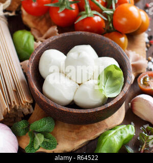 Italienische Kochzutaten Stockfoto