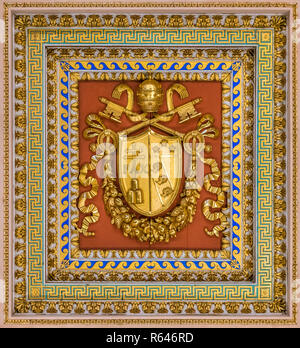 Pius VII. Wappen von der Decke der Basilika St. Paul vor den Mauern in Rom. Stockfoto