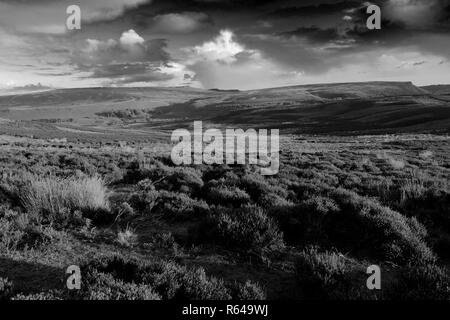 Sonnenuntergang über den Derwent Mauren, Obere Derwent Valley Nationalpark Peak District, Derbyshire, England, Großbritannien Stockfoto