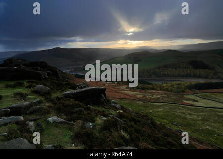 Sonnenuntergang über den Derwent Mauren, Obere Derwent Valley Nationalpark Peak District, Derbyshire, England, Großbritannien Stockfoto