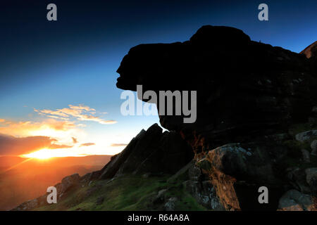 Sonnenuntergang über Dovestone Tor, Derwent Mauren, Obere Derwent Valley, Peak District National Park, Derbyshire, England, Großbritannien Stockfoto