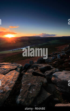 Sonnenuntergang über den Derwent Mauren, Obere Derwent Valley Nationalpark Peak District, Derbyshire, England, Großbritannien Stockfoto