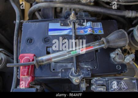 Auto Batterie Dichtemesser Stockfoto