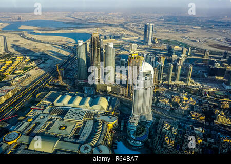 Malerische atemberaubende Downtown Dubai Skyline Stadtbild Blick vom Burj Khalifa Tower Stockfoto