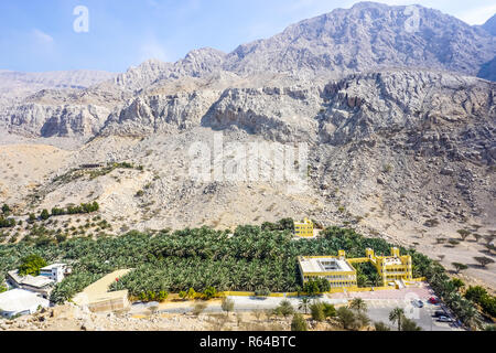 Ras Al Kaimah Vororten Dhayah Fort malerischen Landschaft mit Jebel Jais Bergblick Stockfoto