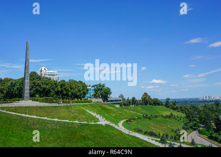 Kiew Park der ewigen Herrlichkeit, mit Blick auf das Denkmal des unbekannten Soldaten Stockfoto