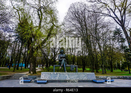 Minsk Gorki Park Statue frontalen Ansicht Gemeinsame an einem bewölkten Tag Stockfoto