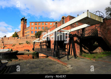 Das lebensmittelgeschäft Lager Ruinen und Bridgewater Canal, Castlefield, Manchester, Lancashire, England, Großbritannien Stockfoto