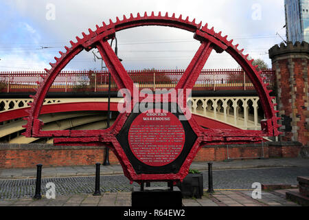 Das lebensmittelgeschäft Lager Ruinen und Bridgewater Canal, Castlefield, Manchester, Lancashire, England, Großbritannien Stockfoto